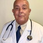 Dr. César Valbuena, médico venezolano especialista en medicina interna